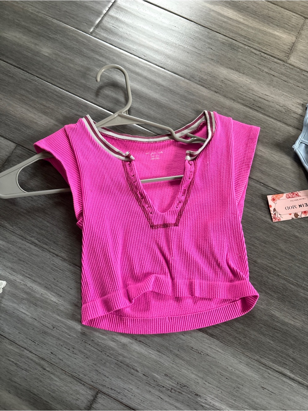 Urban Outfitters Ribbed V-Neck Crop Top in Hot Pink